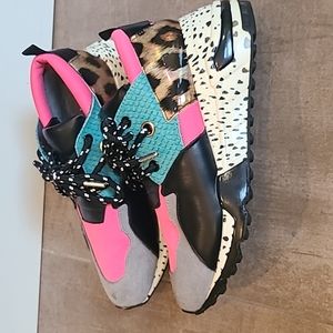 Steve Madden 7.5 leopard pink sneakers